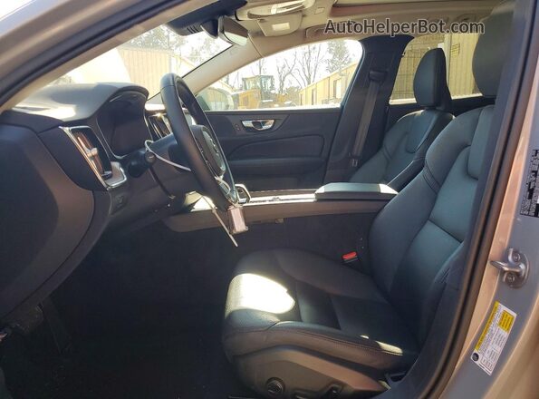 YV4L12WK7S2147595 2025 VOLVO V60 Silver Սալոնի դիմացի տեսք