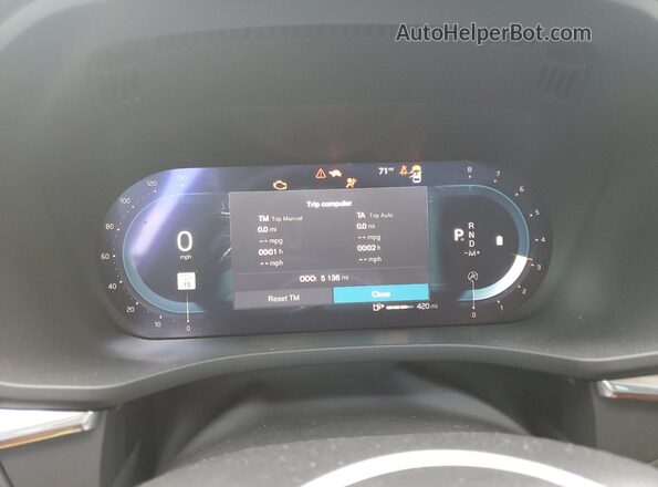 YV4M12RC5S1133452 2025 VOLVO XC60 Gray Սարքավորումների վահանակի տեսք