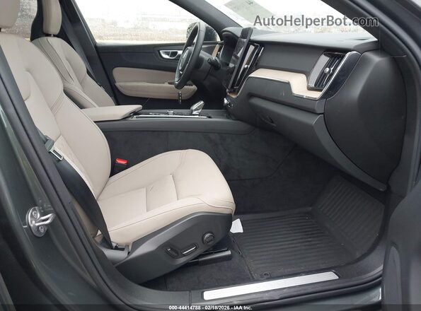 YV4M12RC7T1367027 2026 VOLVO XC60 Green Սալոնի դիմացի տեսք