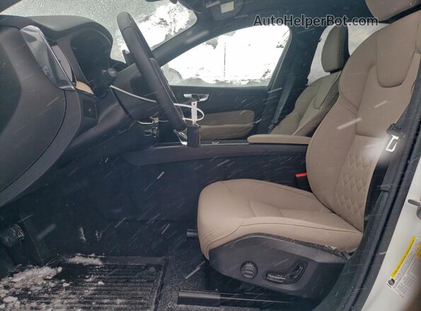 YV4M12RC7T1393773 2026 VOLVO XC60 White წინა სალონის ხედი