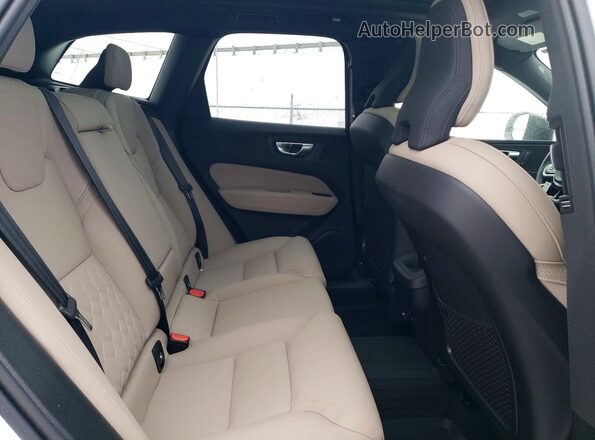 YV4M12RC7T1393773 2026 VOLVO XC60 White უკანა სალონის ხედი