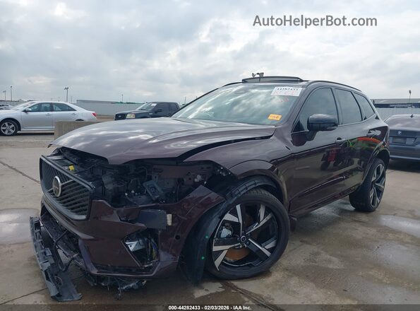 YV4M12RM0T1388083 2026 VOLVO XC60 Бордовый Передняя левая четверть
