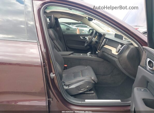 YV4M12RM0T1388083 2026 VOLVO XC60 Бордовый Вид салона спереди