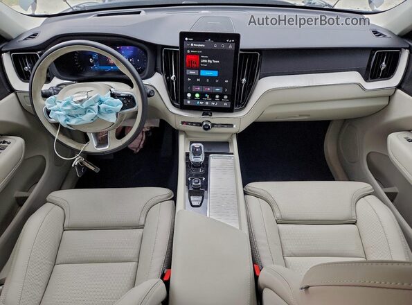 YV4M12RM5T1361865 2026 VOLVO XC60 Серый Вид панели приборов