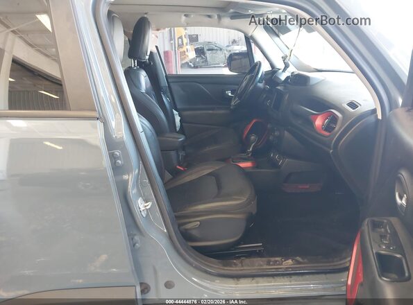 ZACCJBCB3JPH17975 2018 JEEP RENEGADE Gray Widok wnętrza z przodu