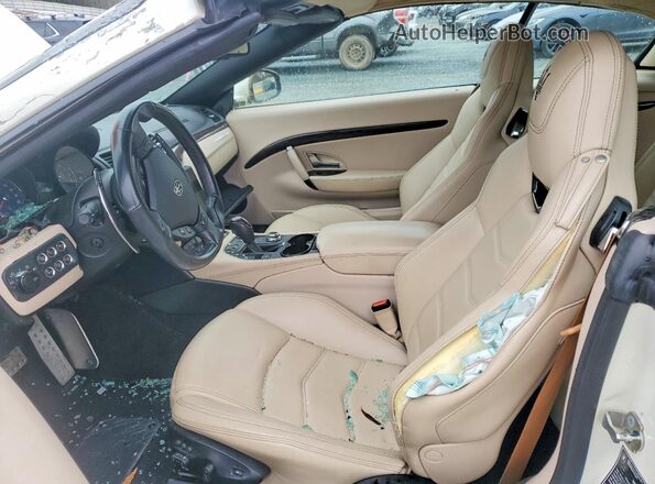 ZAM45VMA9J0273437 2018 MASERATI GRANTURISM White Front interior view