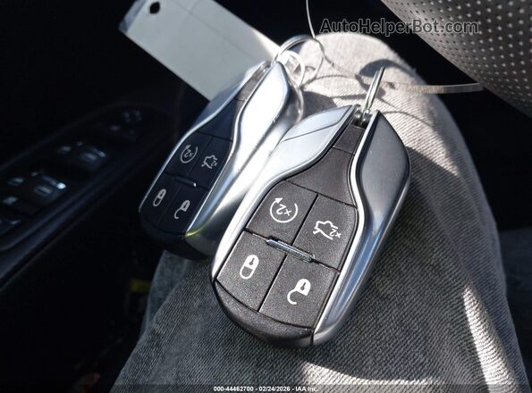 ZAM56RPL8H1226474 2017 MASERATI QUATTROPOR Maroon Vista del salpicadero