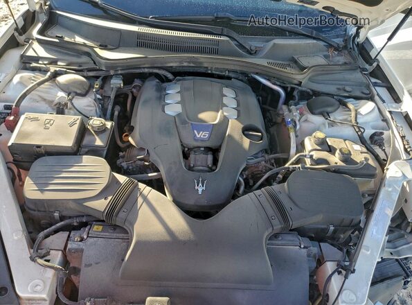 ZAM56RPS6H1246911 2017 MASERATI QUATTROPOR White Rear interior view