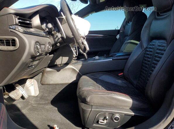 ZAM56ZPT7PX443445 2023 MASERATI QUATTROPOR Black Vista interior delantera