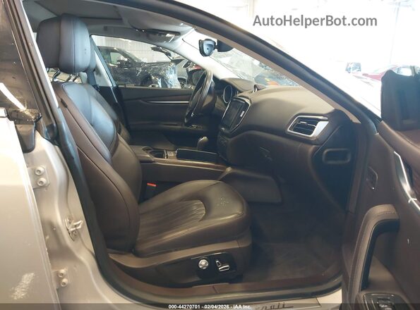 ZAM57RTA7H1240545 2017 MASERATI GHIBLI Серебряный Вид салона спереди
