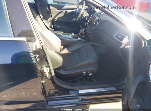 ZAM57XSA8N1388933 2022 MASERATI GHIBLI Blue Vista interior delantera