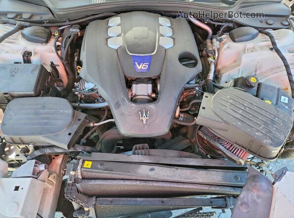 ZAM57YSA7J1277113 2018 MASERATI GHIBLI White Rear interior view