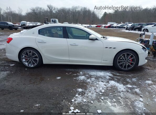 ZAM57YTL7K1317790 2019 MASERATI GHIBLI White Rear interior view