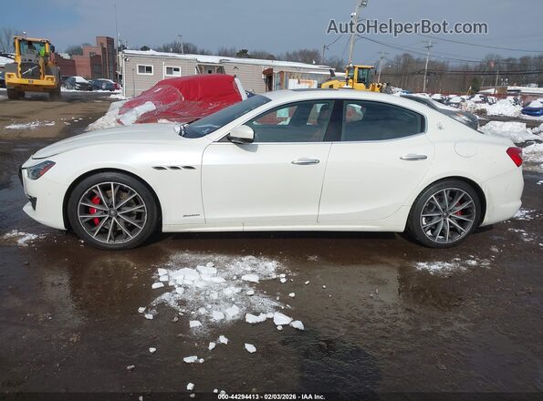 ZAM57YTL7K1317790 2019 MASERATI GHIBLI White 360 interior view