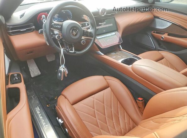 ZAMBMVBB8RX441383 2024 MASERATI GRANTURISM Blue Vista del salpicadero