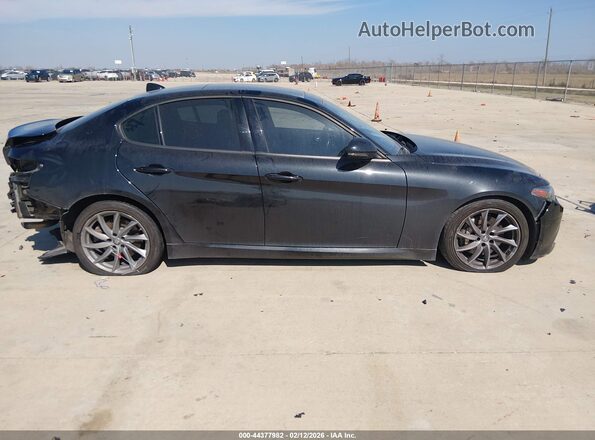 ZARFAMAN3N7655489 2022 ALFA ROMEO GIULIA Black უკანა სალონის ხედი