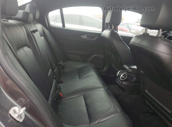 ZARFAMAN5P7670336 2023 ALFA ROMEO GIULIA Silver უკანა სავარძლების ხედი