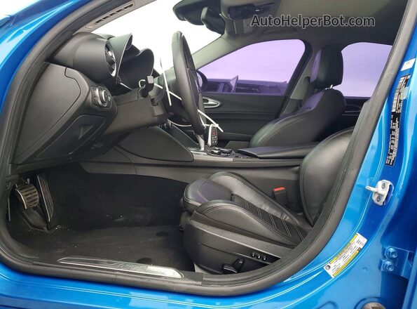 ZARFAMBN2K7608979 2019 ALFA ROMEO GIULIA Blue 
