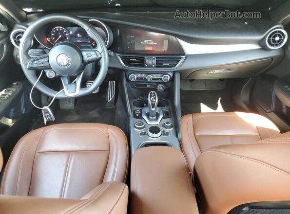 ZARFAMBN4R7679949 2024 ALFA ROMEO GIULIA Gray Առջևի վահանակի տեսք