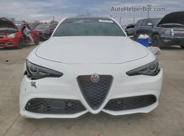ZARFAMBN5N7665374 2022 ALFA ROMEO GIULIA White Widok z przodu