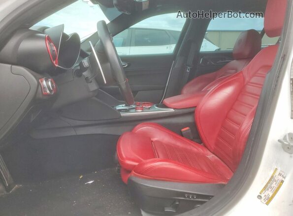 ZARFAMBN5N7665374 2022 ALFA ROMEO GIULIA White Widok wnętrza z przodu