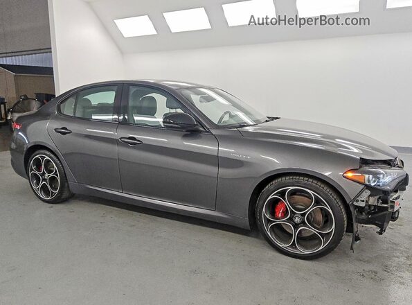 ZARFAMBN8R7682787 2024 ALFA ROMEO GIULIA Gray Przód prawy