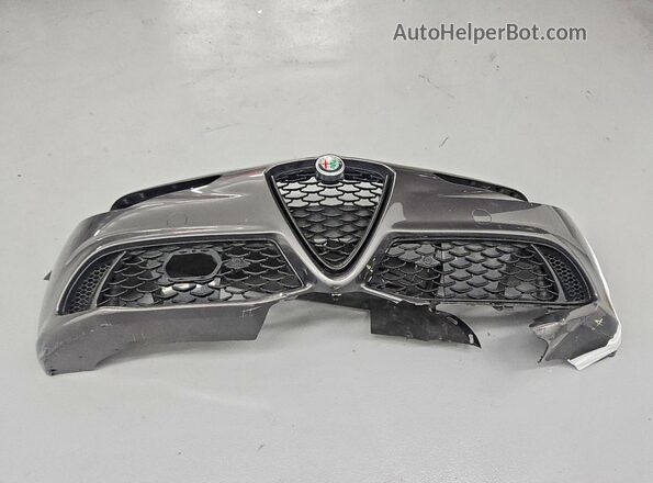 ZARFAMBN8R7682787 2024 ALFA ROMEO GIULIA Gray Widok komory silnika