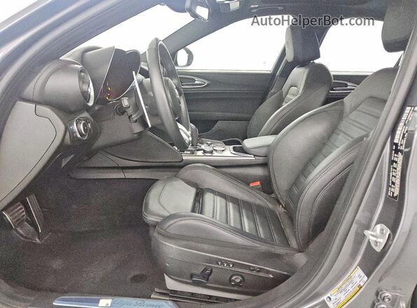 ZARFAMBN8R7682787 2024 ALFA ROMEO GIULIA Gray Widok wnętrza z przodu