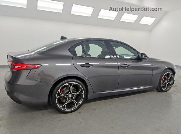 ZARFAMBN8R7682787 2024 ALFA ROMEO GIULIA Gray Tył prawy