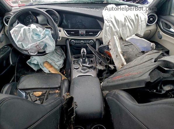 ZARFANBN2L7630536 2020 ALFA ROMEO GIULIA Blue Widok deski rozdzielczej