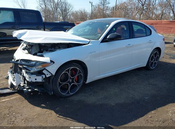 ZARFANBNXP7675181 2023 ALFA ROMEO GIULIA White Front left