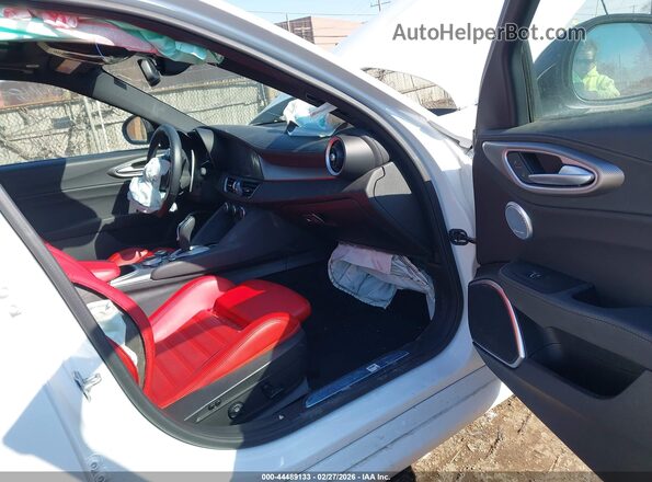 ZARFANBNXP7675181 2023 ALFA ROMEO GIULIA White Front interior view