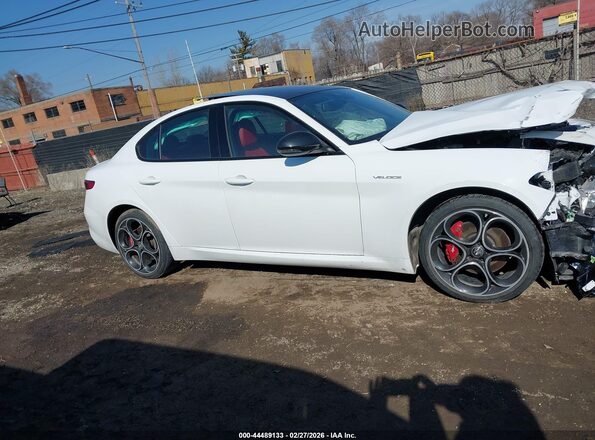 ZARFANBNXP7675181 2023 ALFA ROMEO GIULIA White Rear interior view