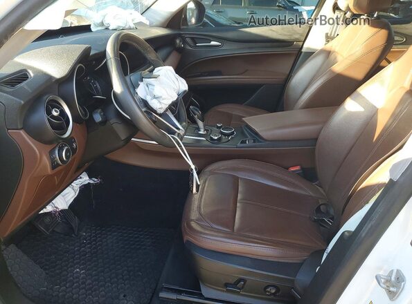 ZASFAKAN2J7B94981 2018 ALFA ROMEO STELVIO White Dashboard view