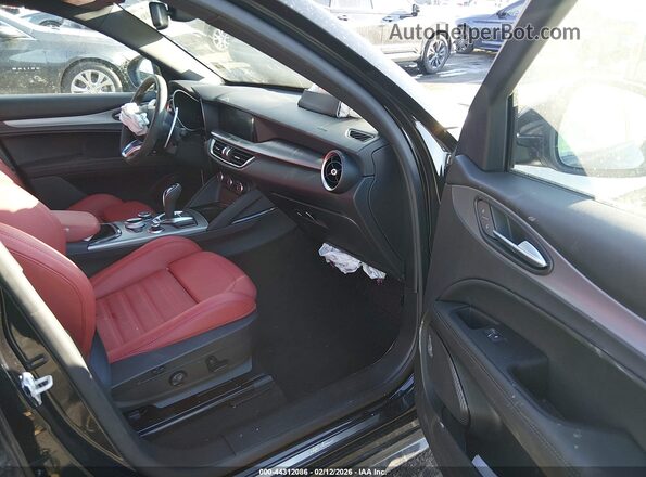 ZASPAKAN1S7D95342 2025 ALFA ROMEO STELVIO Black Սալոնի դիմացի տեսք