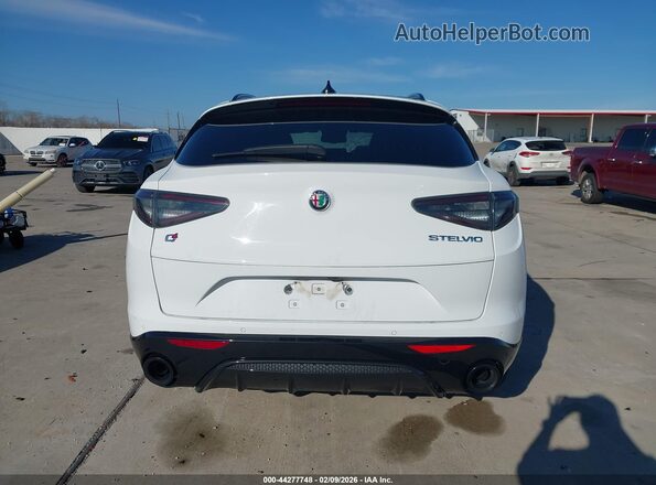 ZASPAKBN0R7D75558 2024 ALFA ROMEO STELVIO White 