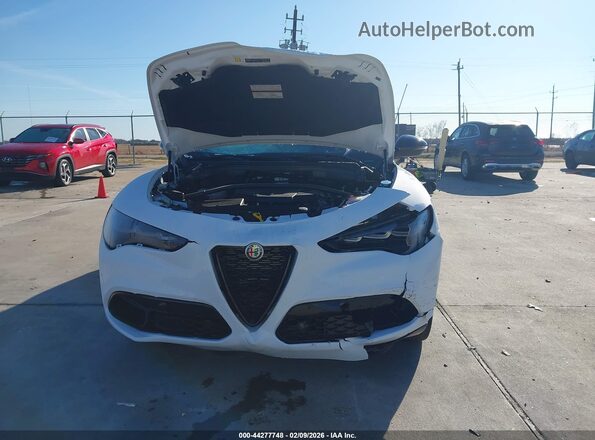 ZASPAKBN0R7D75558 2024 ALFA ROMEO STELVIO White Vista del cuadro de instrumentos