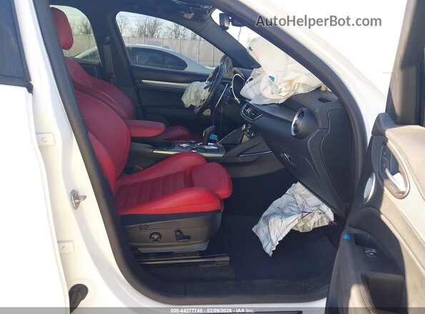ZASPAKBN0R7D75558 2024 ALFA ROMEO STELVIO White Vista interior delantera