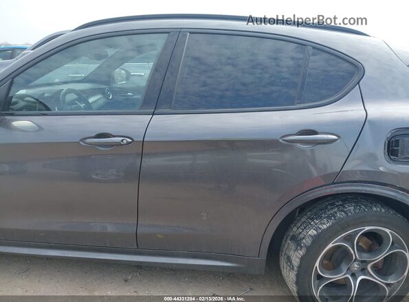 ZASPAKBN1P7D54084 2023 ALFA ROMEO STELVIO Gray 