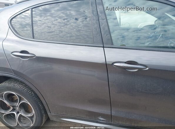 ZASPAKBN1P7D54084 2023 ALFA ROMEO STELVIO Gray Vista interior de 360 grados