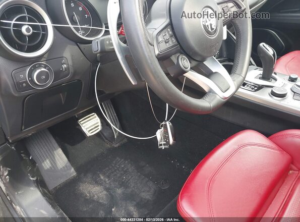 ZASPAKBN1P7D54084 2023 ALFA ROMEO STELVIO Gray Vista del salpicadero