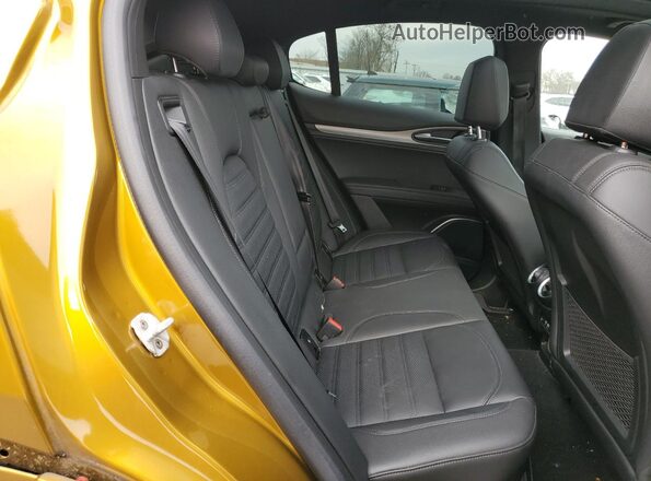 ZASPAKBN2P7D63067 2023 ALFA ROMEO STELVIO Gold Вид задніх сидінь