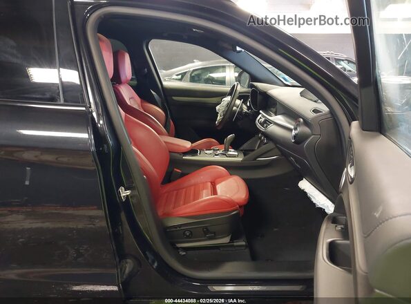 ZASPAKBN3R7D78809 2024 ALFA ROMEO STELVIO Black Front interior view