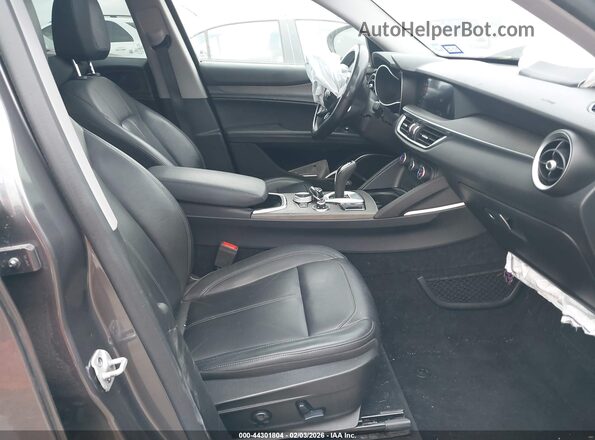 ZASPAKBN4M7D18739 2021 ALFA ROMEO STELVIO Серый Вид салона спереди