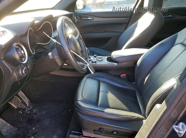 ZASPAKBN7P7D58267 2023 ALFA ROMEO STELVIO Gray Вид салону спереду