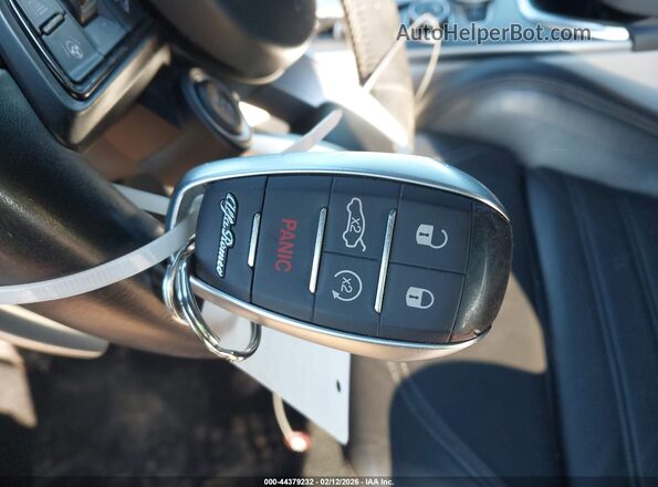 ZASPAKBN9M7D02259 2021 ALFA ROMEO STELVIO Blue Vista del salpicadero
