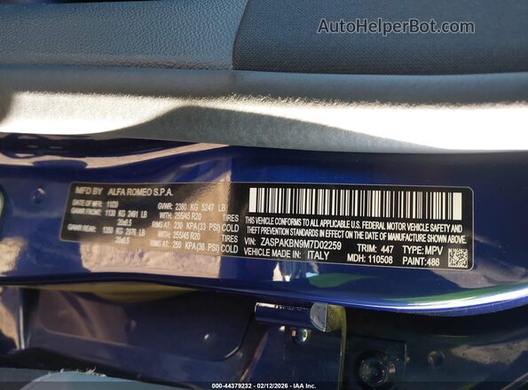 ZASPAKBN9M7D02259 2021 ALFA ROMEO STELVIO Blue Vista del compartimento del motor