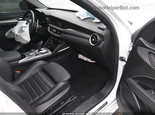 ZASPAKBN9N7D43640 2022 ALFA ROMEO STELVIO White Вид салону спереду