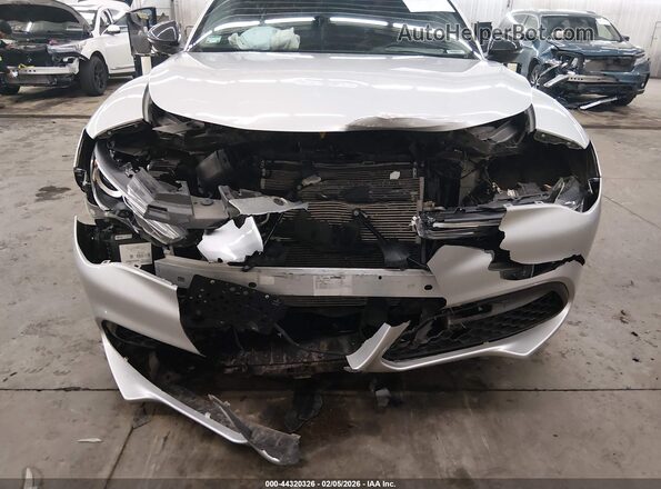 ZASPAKBNXM7D18339 2021 ALFA ROMEO STELVIO Silver Vista frontal