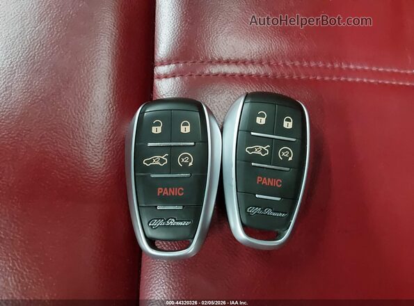 ZASPAKBNXM7D18339 2021 ALFA ROMEO STELVIO Silver Vista del salpicadero